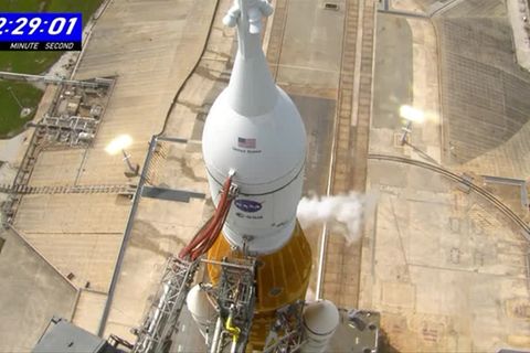 Video: Treibstoffleck verzögert ersten Start der Artemis-Mondrakete um Wochen