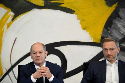 Bundeskanzler Olaf Scholz (links) und Finanzminister Christian Lindner bei der Vorstellung des dritten Entlastungspakets