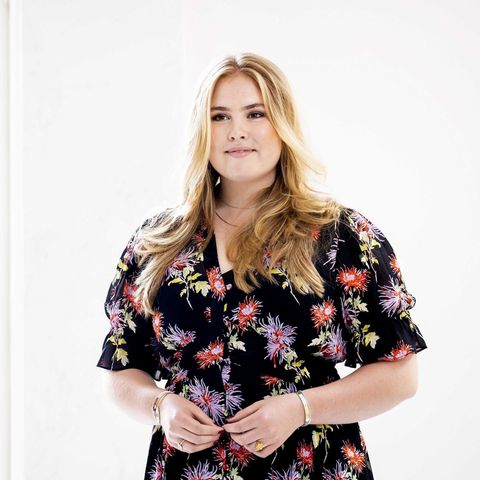 Amalia, Prinzessin der Niederlande, steht bei einem Fototermin der königlichen Familie im Schloss Noordeinde
