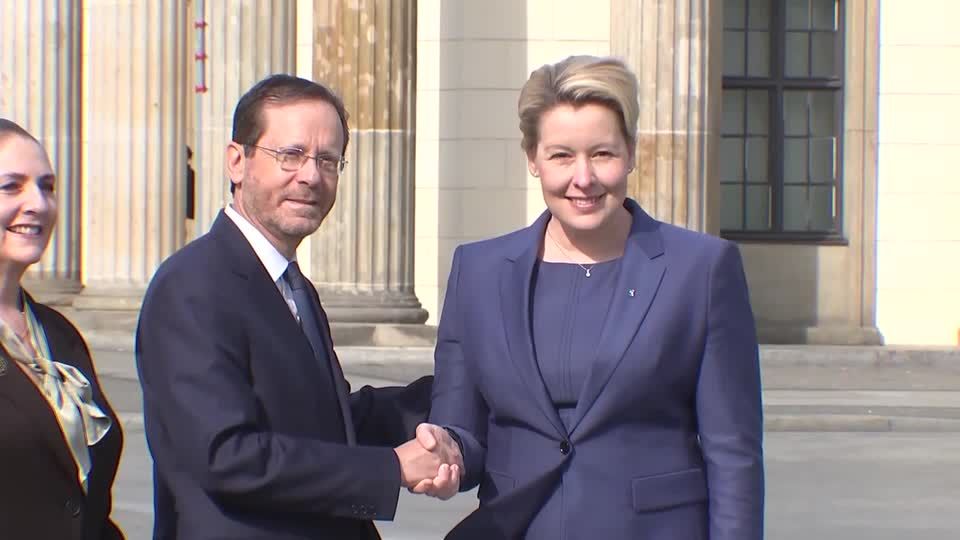 Video: Israels Staatspräsident Herzog am Brandenburger Tor Video: Israels Staatspräsident Herzog am Brandenburger Tor
