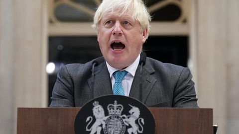 Der scheidende Premierminister Boris Johnson hält eine Rede vor der Downing Street 10