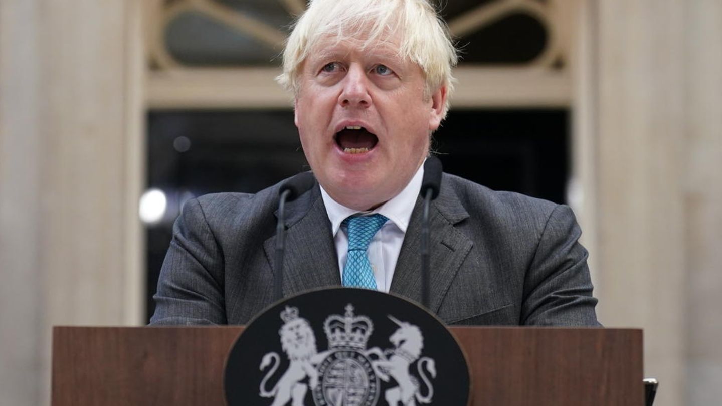 Boris Johnson: “Disused launcher” says goodbye to office (video)
