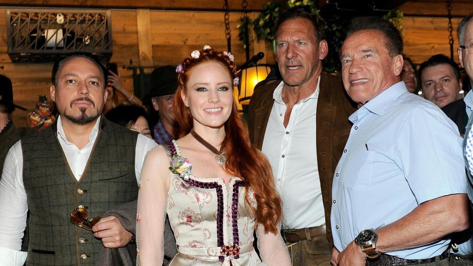 Model Barbara Meier neben Ralf Moeller und Arnold Schwarzenegger