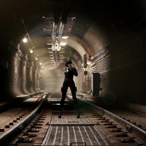 Eine Frau steht in einem Bunker