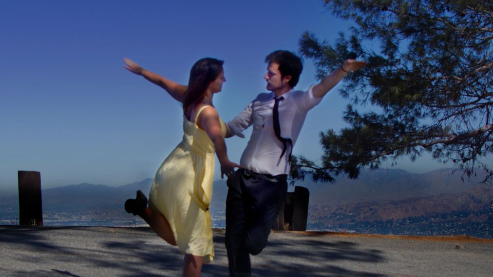Robin und Judith Lachhein eine Szene aus dem Film "La La Land" mit Ryan Gosling und Emma Stone nach – sieht elegant aus, war aber eine echte Herausforderung