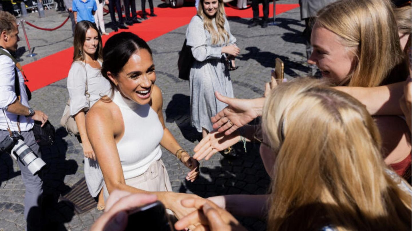 Meghan begrüßt alle