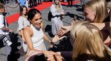 Meghan begrüßt alle