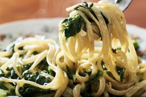 So schnell hatten Sie Pasta mit Spinat noch nicht auf dem Teller