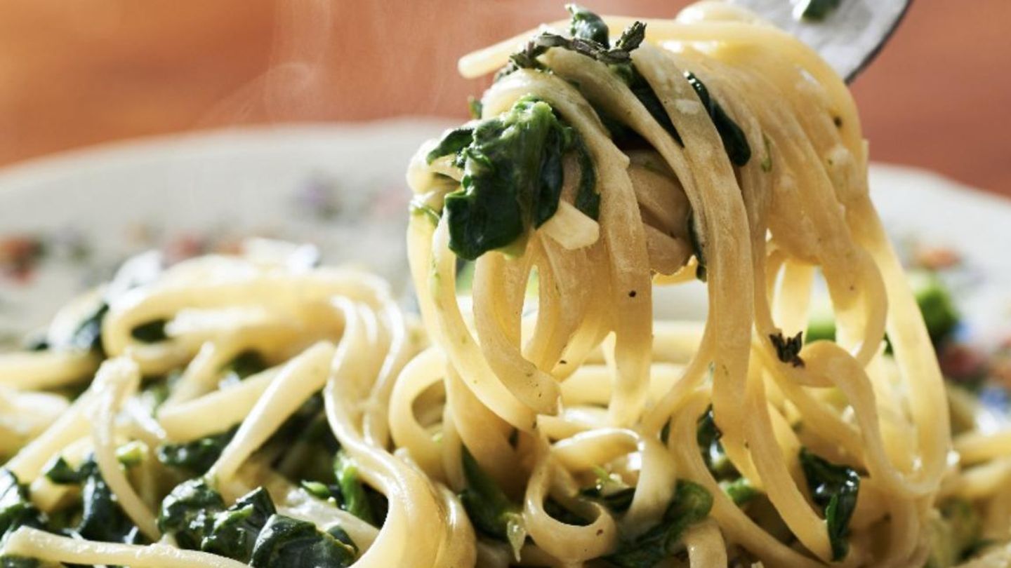 Im Handumdrehen fertig: Leckeres Rezept: So schnell hatten Sie Pasta mit Spinat noch nicht auf dem Teller