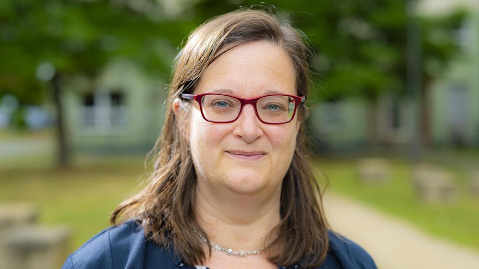 Portrait aus dem Juni 2022 von Prof. Dr. Katharina Scheiter Portrait aus dem Juni 2022 von Prof. Dr. Katharina Scheiter