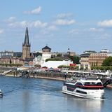Ein Schiff auf dem Rhein