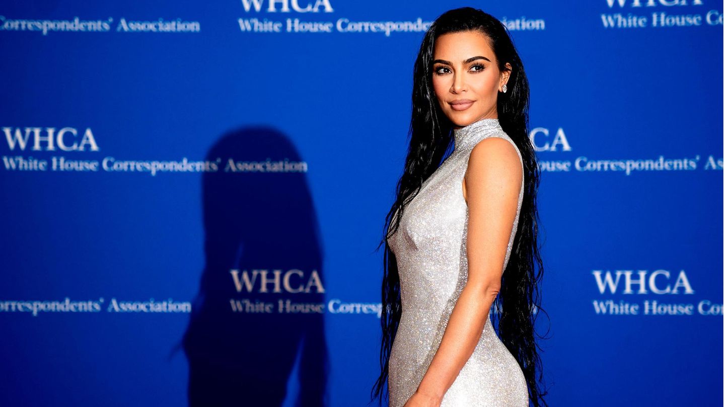 Kim Kardashian fined for her 'financial tips'