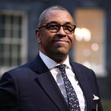 Der neue Außenminister James Cleverly verlässt die Downing Street in London