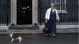 Die neue Arbeitsministerin Therese Coffey verlässt die Downing Street in London