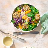 Anne Fleck: Süßkartoffel-Falafeln auf Blattsalaten