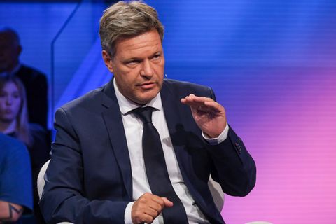 Nicht in die Insolvenz, sondern einfach aufhören zu verkaufen: Wirtschaftsminister Robert Habeck verwirrt mit seinen Äußerungen bei "Maischberger".