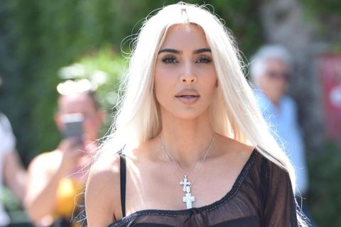 Kim Kardashian mit blonden Haaren