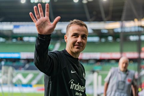 Mario Götze ist fußballerisch zu allem in der Lage. Und höflich zu den Fans ist er ebenfalls