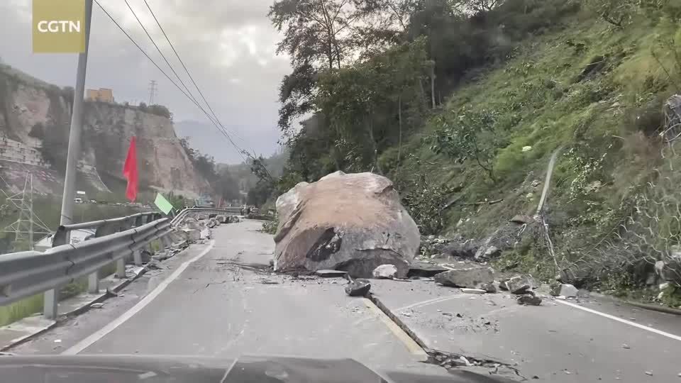 Video: Zahl der Erdbebenopfer in China steigt
