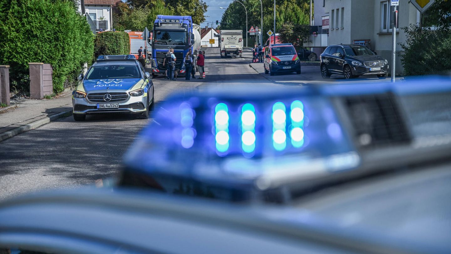 Polizeiautos bei einem Einsatz (Symbolbild)