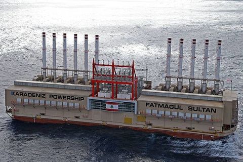 Kraftwerkschiff von der türkischen Karadeniz Powership