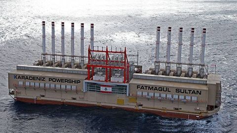 Kraftwerkschiff von der türkischen Karadeniz Powership
