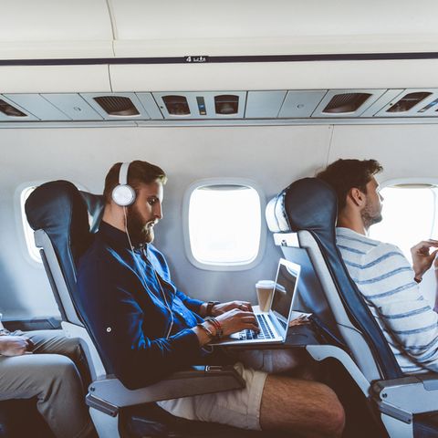 Maskenpflicht fällt: So könnte es Ende September auch wieder in Flugzeug von und nach Deutschland aussehen