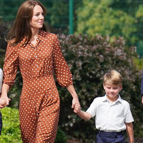 Prinz George (links), Prinzessin Charlotte und Prinz Louis mit ihren Eltern auf dem Weg zur Schule 