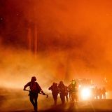 Einsatzkräfte machen sich auf in den Kampf gegen das Mosquito Fire in Placer County