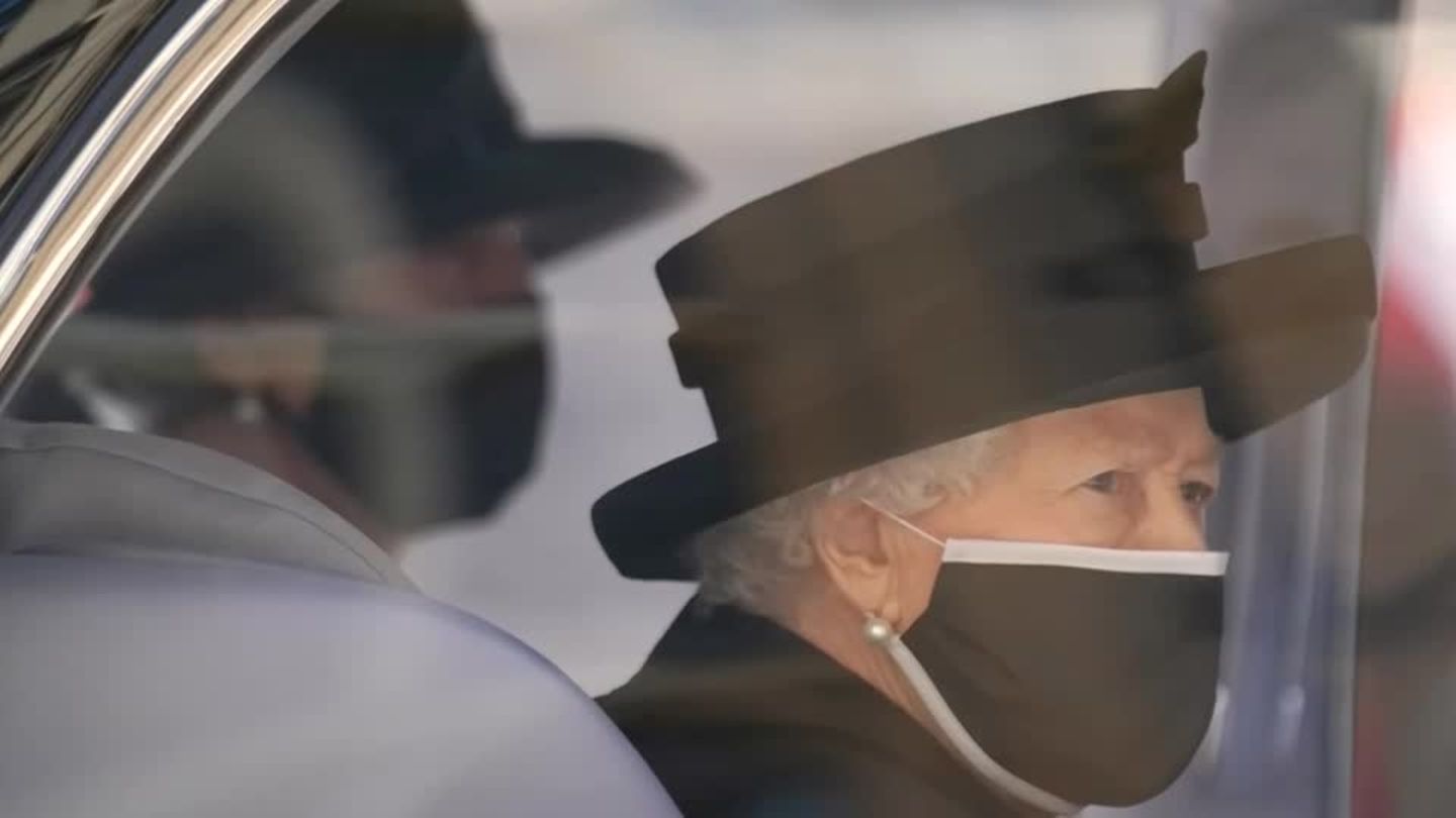 Queen Elizabeth: Family worried about her health