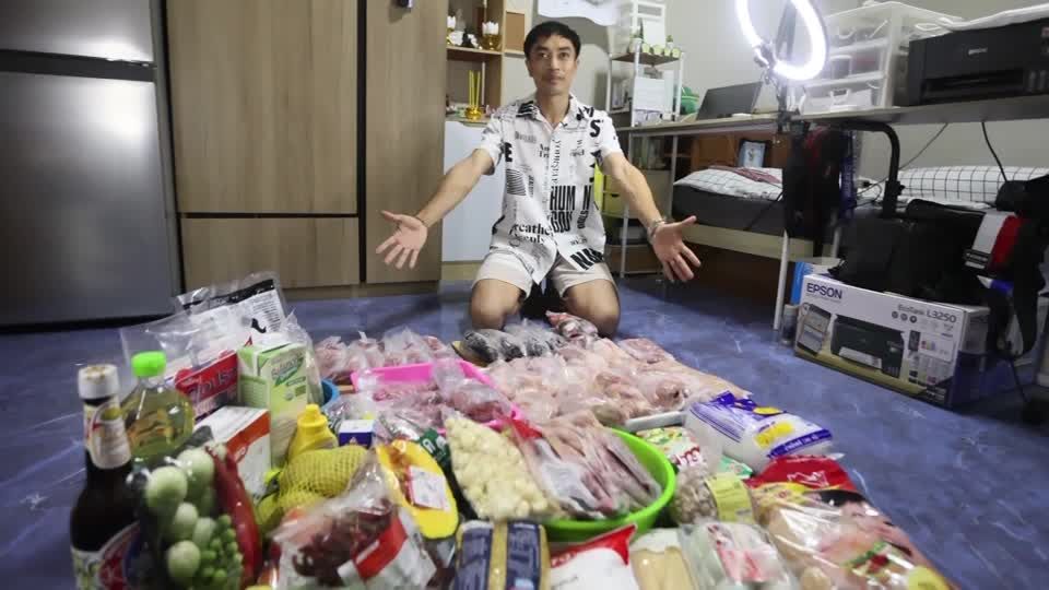 Video: TikTok-Star gibt Kurse im thailändisch Kochen und Haushalten Video: TikTok-Star gibt Kurse im thailändisch Kochen und Haushalten