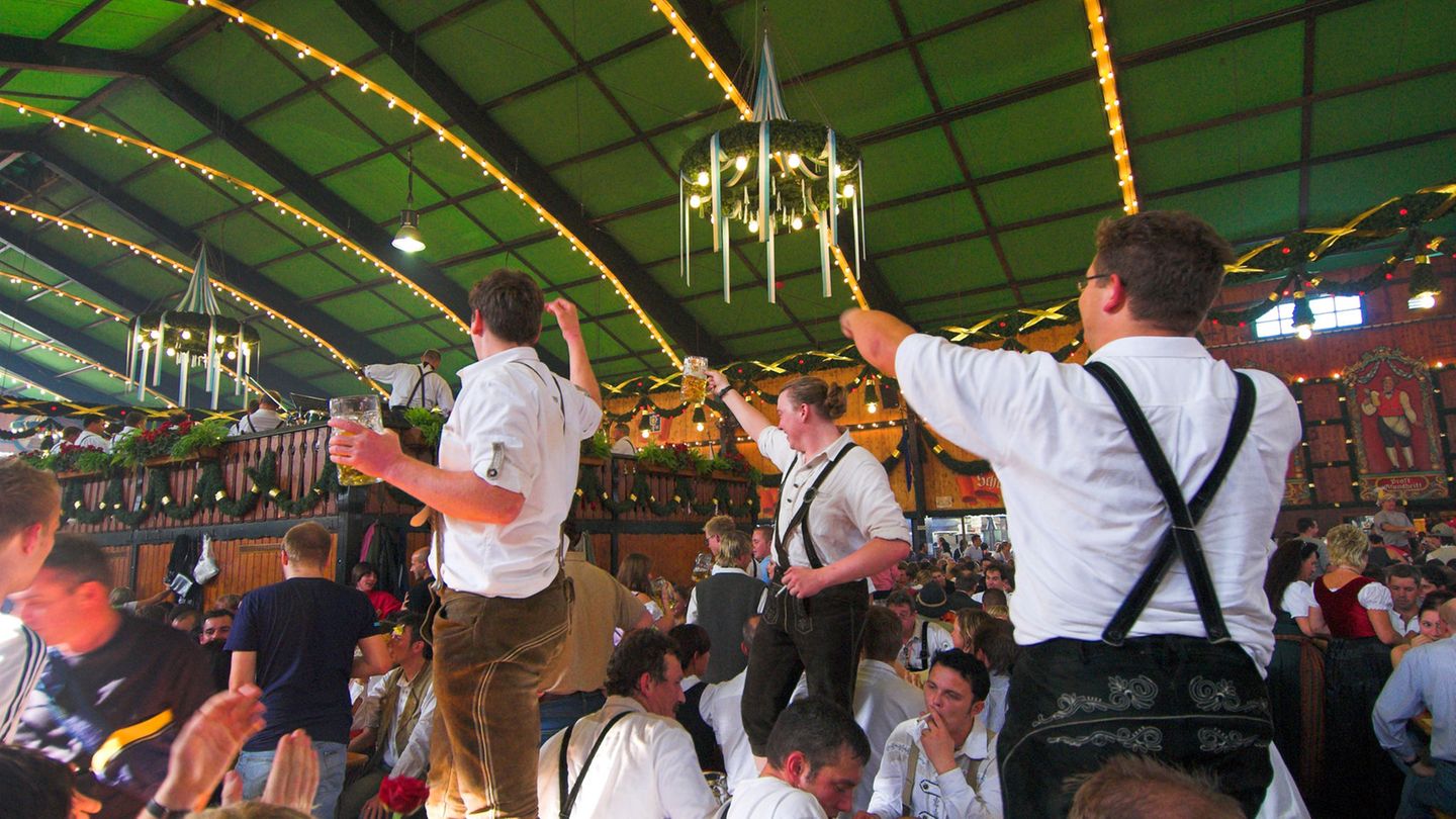Menschen auf dem Oktoberfest