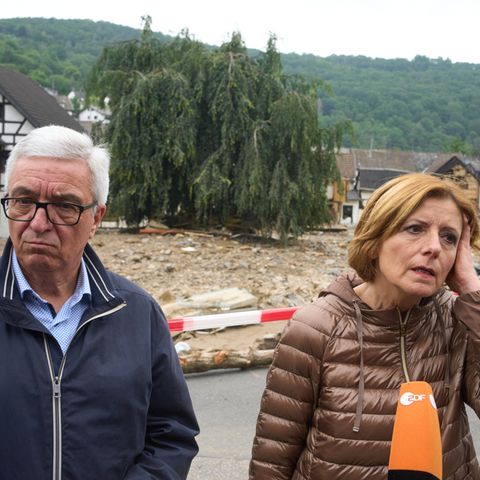 Flut im Ahrtal: Die rheinland-pfälzische Ministerpräsidentin Malu Dreyer und Innenminister Roger Lewentz (beide SPD) stehen in der Kritik