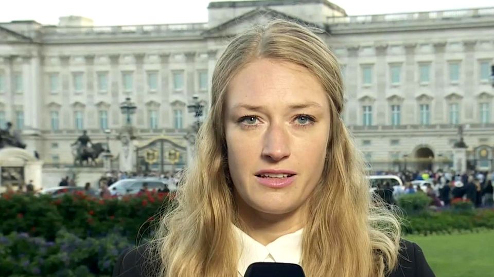 Queen Elizabeth II. ist tot: Reporterin berichtet von Stimmung in England