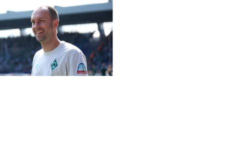 Werder-Cheftrainer Ole Werner am Spielfeldrand