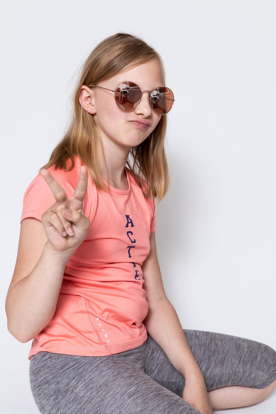 Anna Lena, 11: "Ich hatte am Anfang der fünften Klasse ein Tastenhandy, da haben mich welche ausgelacht, jetzt habe ich ein Handy, das ich sehr mag. In meiner Klasse haben fast alle eine Nintendo Switch. Die wünsche ich mir sehr, aber die kostet 300 Euro. Manchmal lassen mich die anderen kurz an ihrer Konsole spielen. Es gibt halt Kinder, die mehr haben als ich."