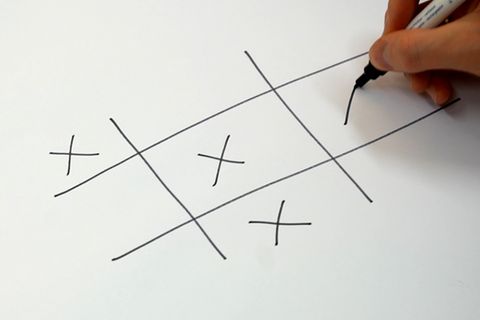 Rätsel: Können Sie die Kreuze verteilen, ohne Tic-Tac-Toe zu gewinnen?