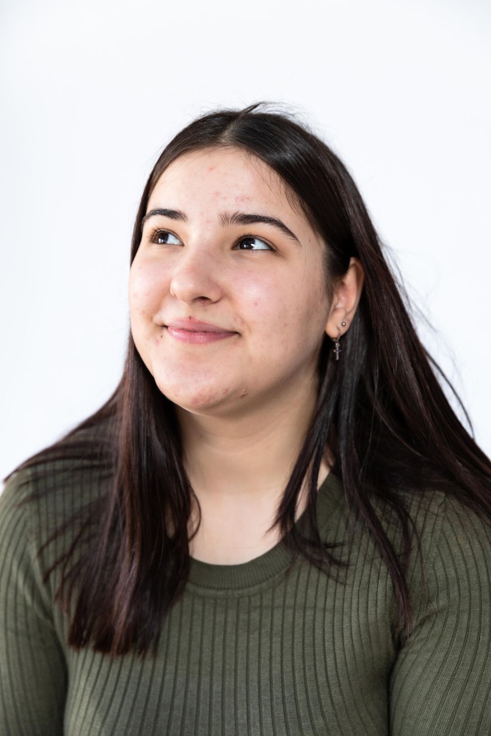 Nusin, 20: "Hartz IV ist ein Teufelskreis. Jedes Kind, das so aufwächst, landet da später auch, sagt man. Ich liebe meine Mama, aber so wie sie will ich nicht leben. Immer aufs Geld achten, die Probleme, die schlechte Laune dahinter. Ich möchte auch mal in den Urlaub fahren, spontan ins Kino gehen."