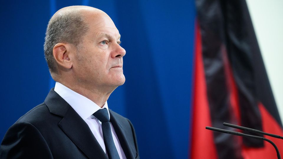 Bundeskanzler Scholz gedenkt verstorbener britischer Königin Bundeskanzler Scholz gedenkt verstorbener britischer Königin
