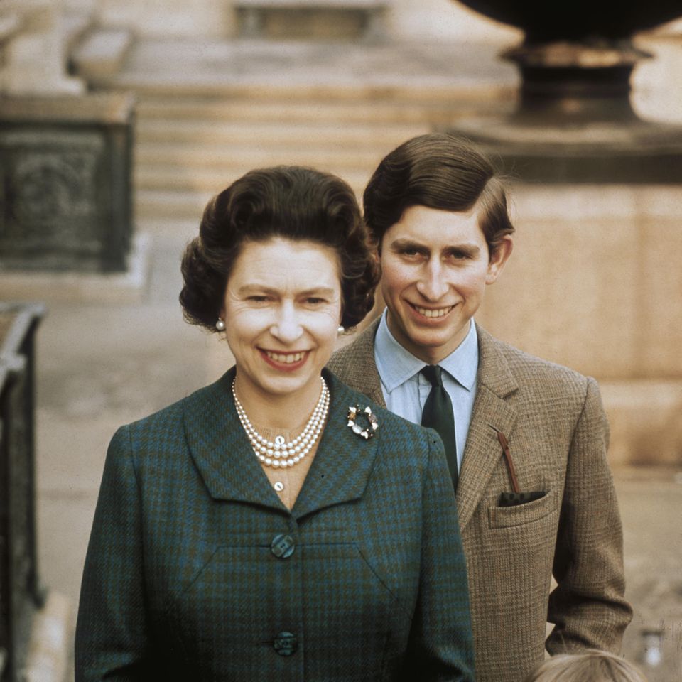 Queen Elizabeth II. mit ihrem ältesten Sohn Prinz Charles.