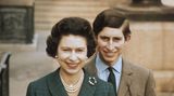 Queen Elizabeth II. mit ihrem ältesten Sohn Prinz Charles.