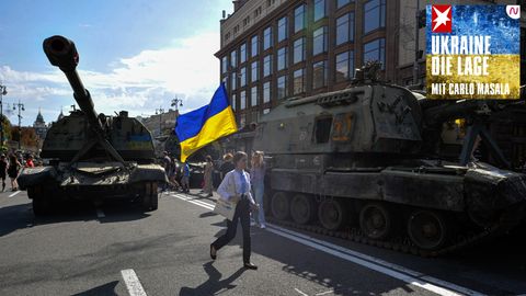 Russisches Kriegsgerät wird auf den Straßen der ukrainischen Hauptstadt Kiew ausgestellt