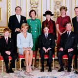 Prinz Charles und Prinzessin Diana mit ihren Kindern und einem Teil der Royal Family.