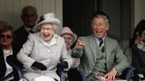 Queen Elizabeth II. und ihr ältester Sohn Prinz Charles.