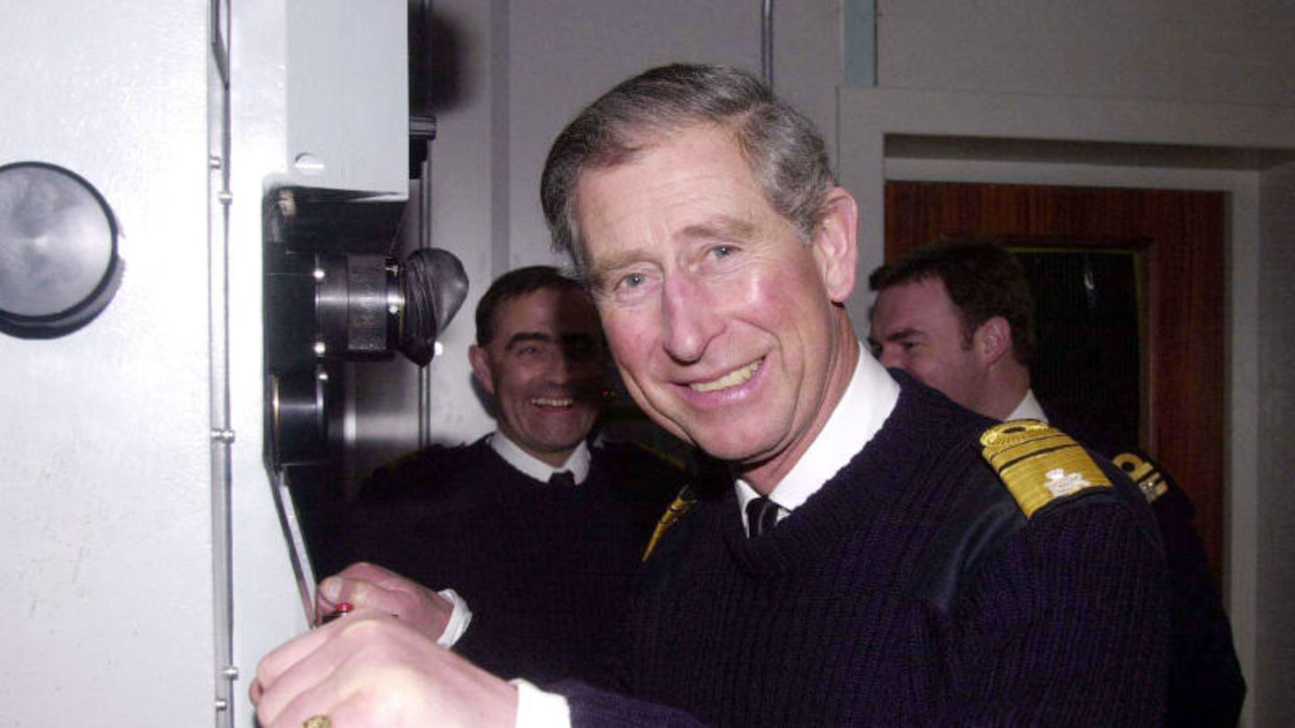 Charles beim Militär