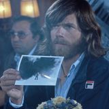 Reinhold Messner präsentiert in München ein Foto von seiner Expedition auf den Mount Everest im August 1980