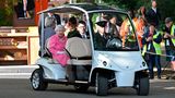 Queen im Buggy