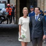 10. September 2022  Prinzessin Maria Laura von Belgien heiratet – in weißem Minikleid  Gleich zwei Mal gaben sich Maria Laura von Belgien und William Isvy am Samstag das Jawort: Zur standesamtlichen Trauung im Brüsseler Rathaus erschien die Prinzessin in einem Minikleid, am Nachmittag wurde die Braut von ihrem Vater Prinz Lorenz in einem weißen Hochzeitskleid mit Schleppe in die Kathedrale St. Michael geführt. Maria Laura ist die Tochter von Prinzessin Astrid, der Schwester des belgischen Königs Philippe.