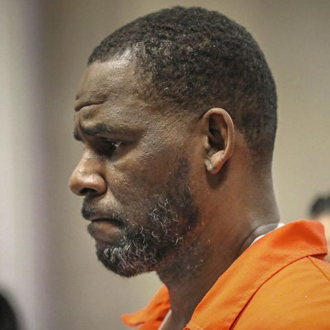 R. Kelly vor Gericht im orangen Gefängnis-Anzug