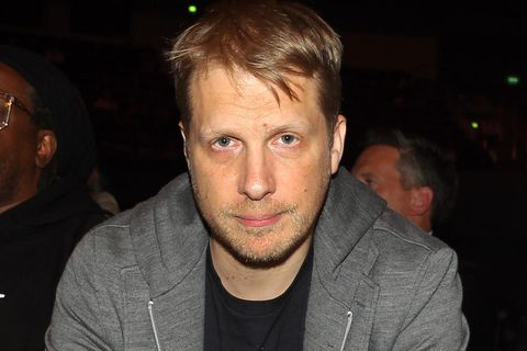 Oliver Pocher sitzt neben Christoph Daum